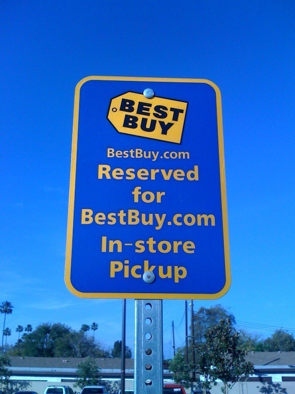 Best_Buy_in-store_pickup_parking_space_sign_at_the_location_on_Tustin_Avenue_in_Orange_California.jpg