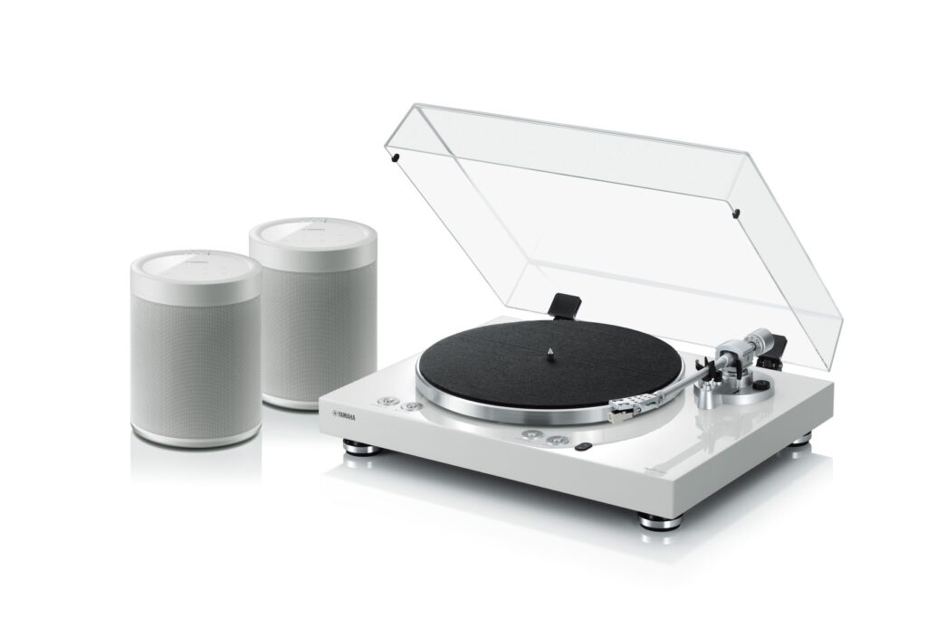 Yamaha-MusicCast-VINYL-500-Turntable-White-with-MusicCast-20-Speakers-Nov5-1024x693.jpg