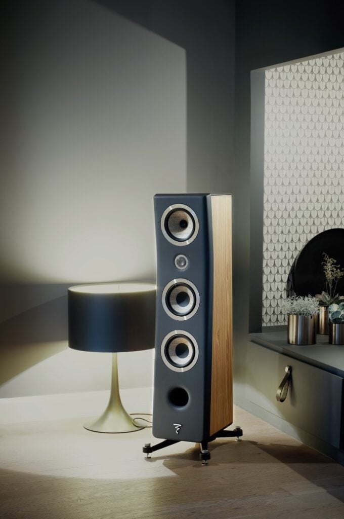 Front view of the Focal Kanta No 2