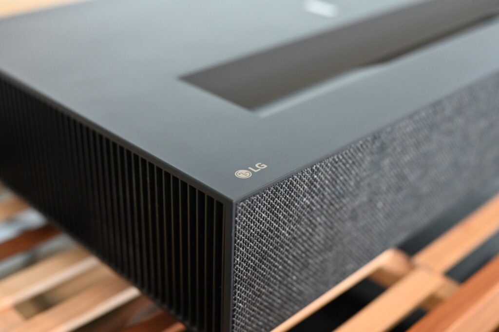 LG CineBeam HU915QB close up corner